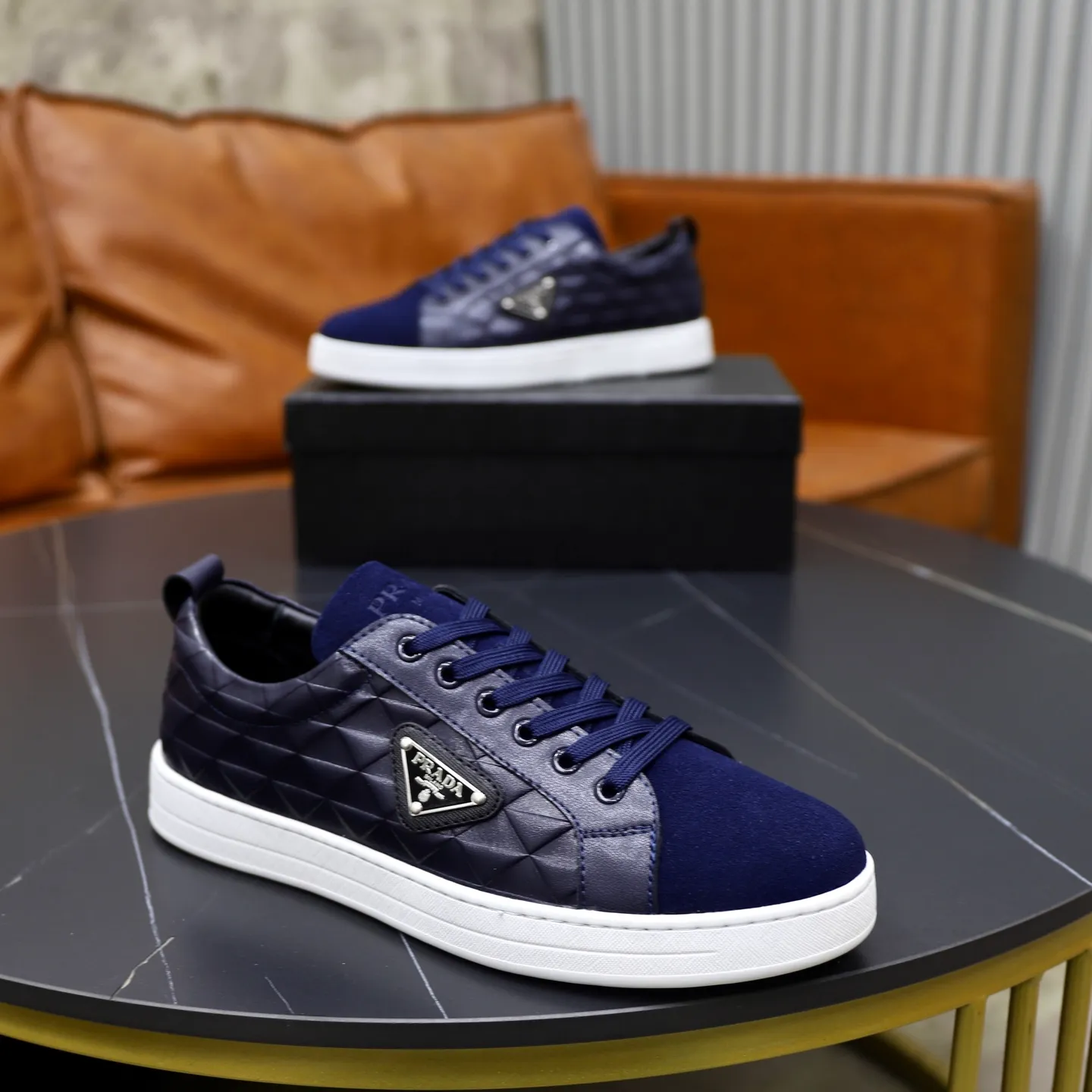 Ex-factory price: 420💰🙅‍♂️🙅‍♂️🙅‍♂️ Brand: PRADA Standard code: 38-44 (45 customized) Grade: Same as the official website Material: Original leather splicing Comfortable and breathable sheepskin lining Original wear-resistant outsole Style category: Men's fashion casual shoes Running sports shoes Distinguished luxury brand elements Top luxury Color: actual picture color